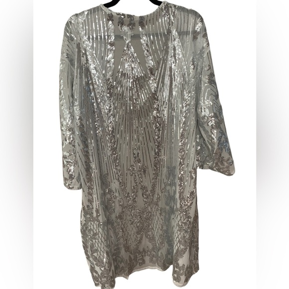 NWT/NIB SILVER OS sequin duster. Get your “Shimmer On”this holiday Season! - Picture 2 of 9